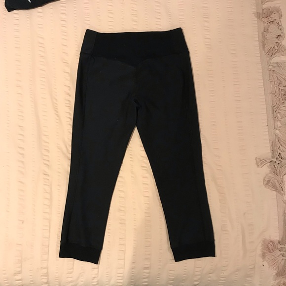 Nike Black Capri Pants - Picture 2 of 6